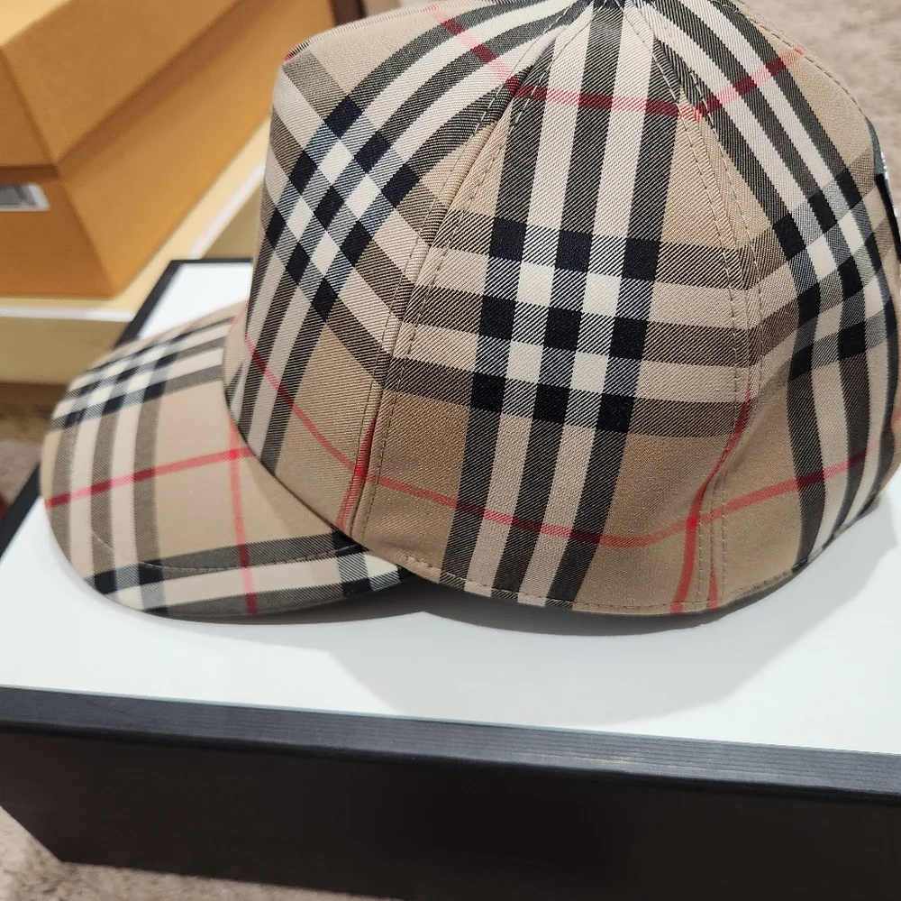 🆕️ Burberry Cap - Picture 2 of 4